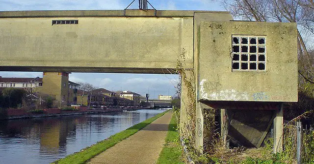 Gainsborough: A vista of crap 70's housing & disused factory buildings