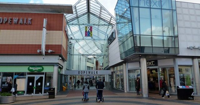 Is Nuneaton a nice place to live or is Nuneaton rough?