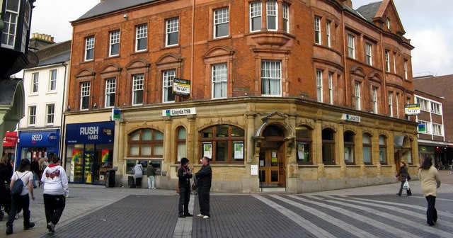 Is Redhill a nice place to live or is Redhill rough?