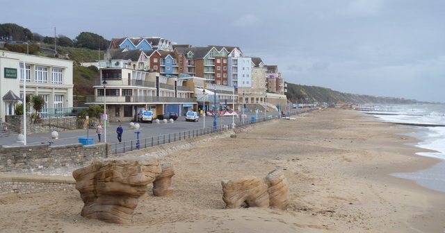 Is Boscombe a nice place to live or is Boscombe rough?