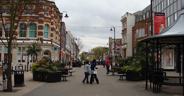Is or moving to Luton a nice place to live or is or moving to Luton rough?