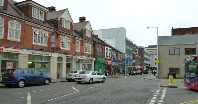 Is Luton a nice place to live or is Luton rough?